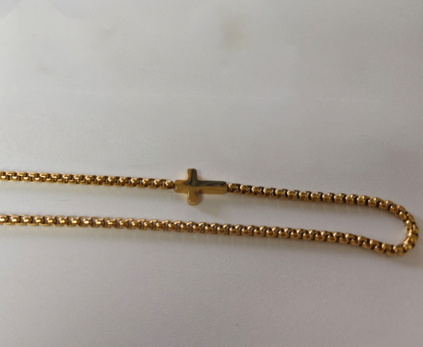 Contigo Cross Necklace