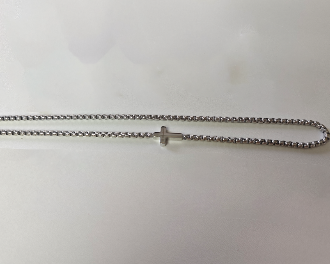 Contigo Cross Necklace