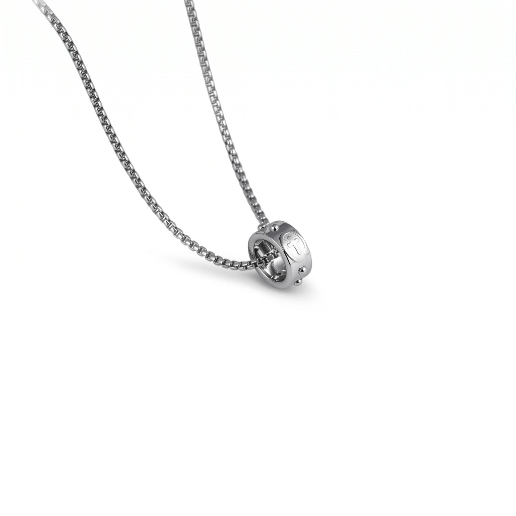 Devoción Studded Cross Necklace