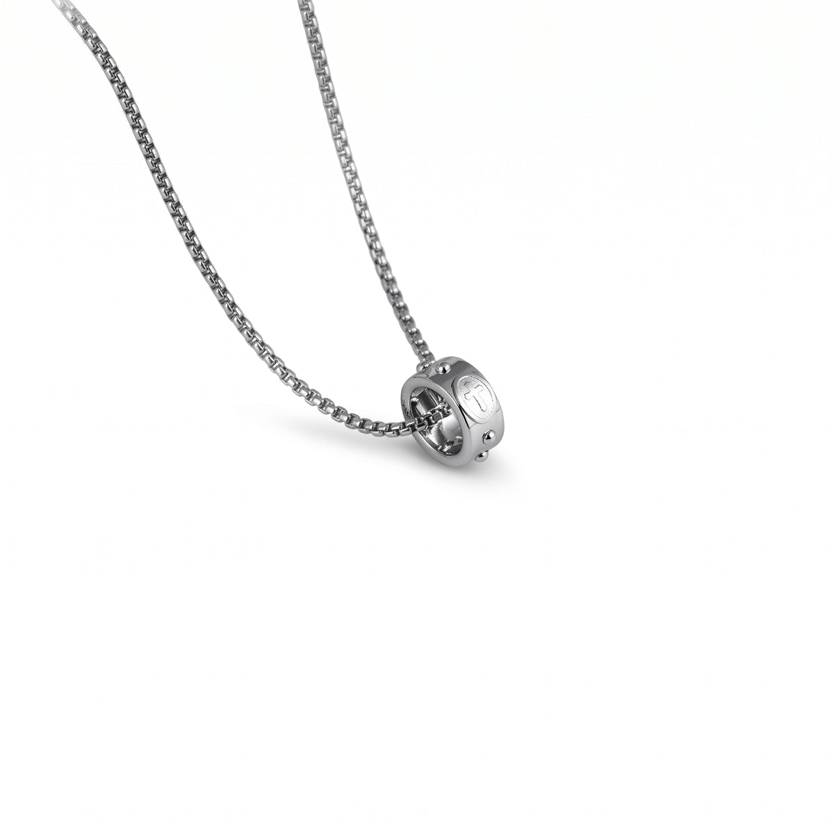 Devoción Studded Cross Necklace