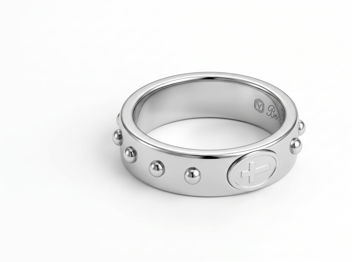 Devoción Studded Cross Ring