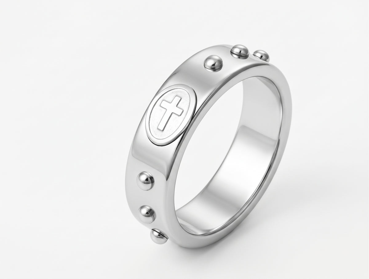 Devoción Studded Cross Ring