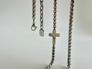 Contigo Cross Necklace